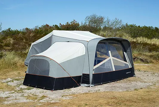 Med Passion får du en kompakt tältvagn med bl.a. utekök, sovalkover med mörkläggningsgardiner och högre takhöjd än tidigare modeller.